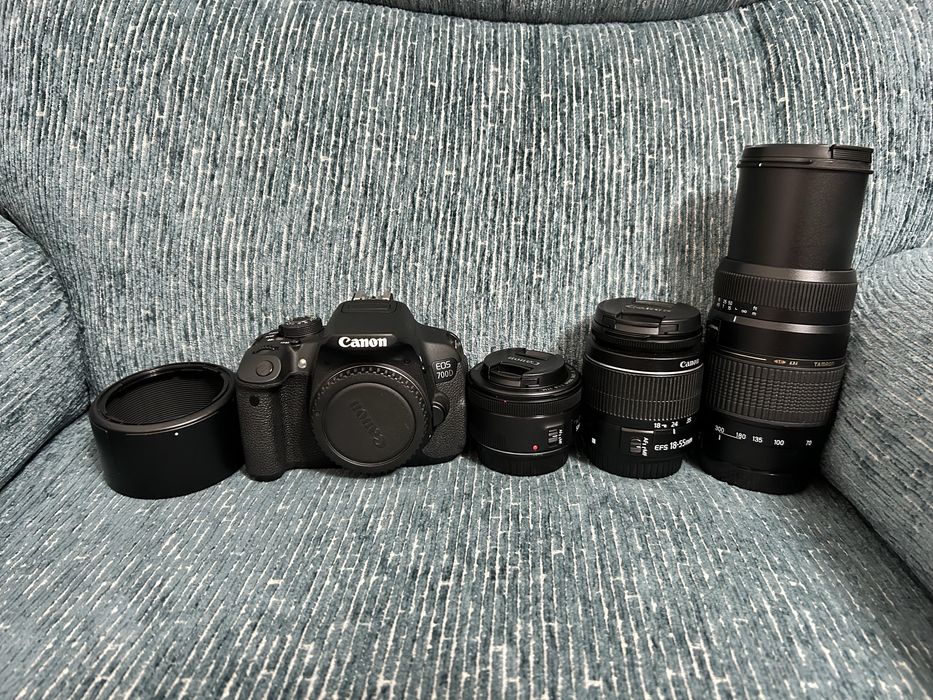 Canon 700D cu factura de achizite plus accesorii