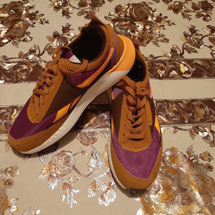 Кросовки привезённые с России,хорошего  качества