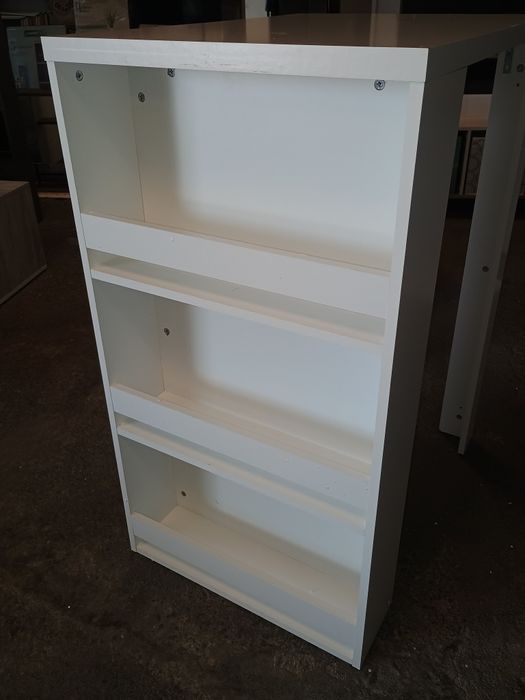 Бар маса с рафтове