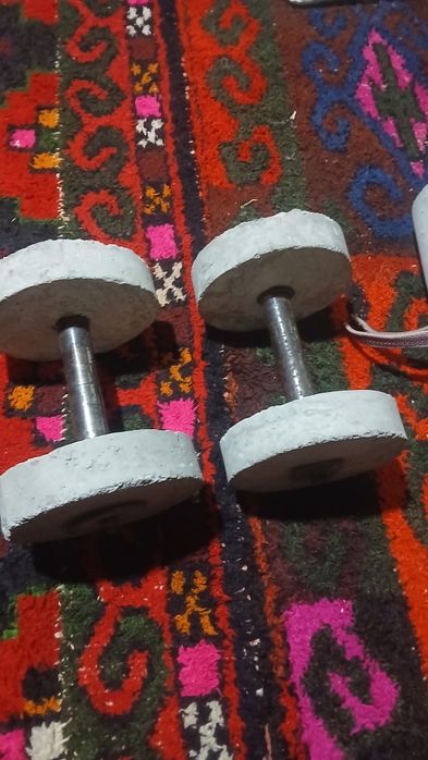 Gantellar sotiladi hammasi va boʻli sotiladi narxi 500 ming dastafka y