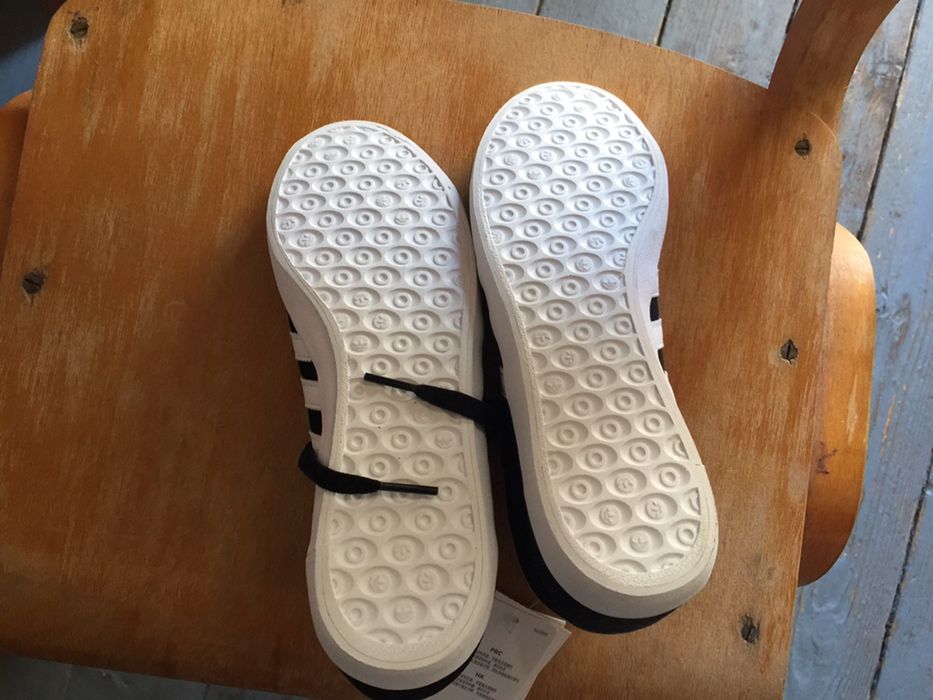 Дамски обувки-адидас