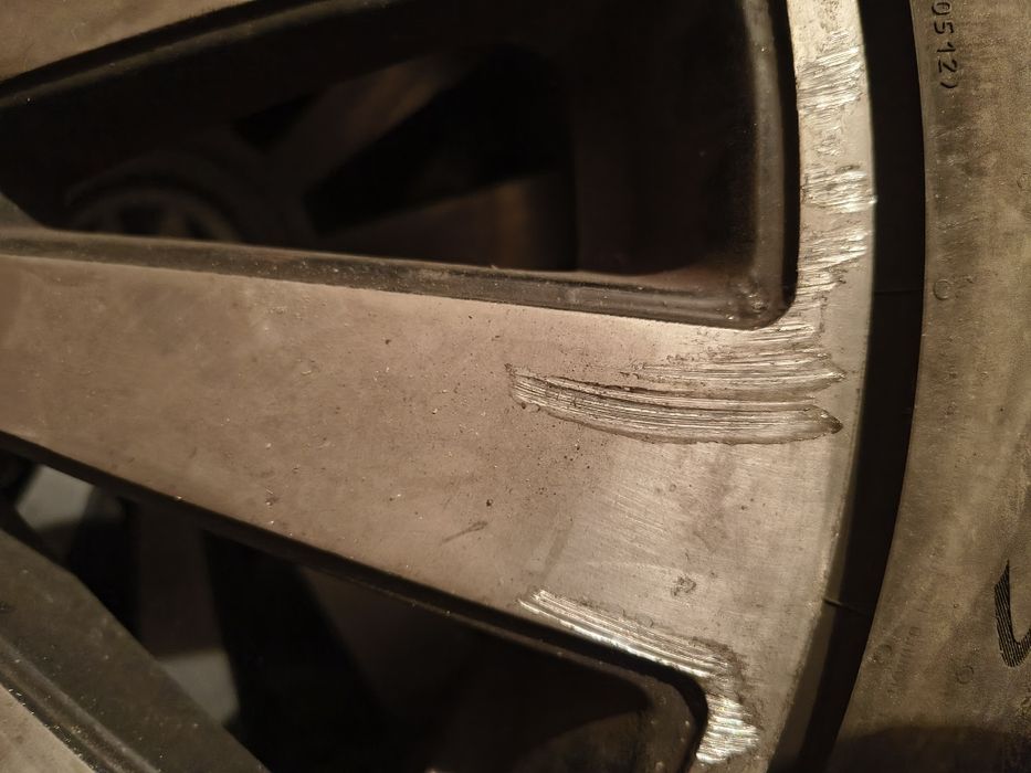 Продавам 4 броя лети джанти 18 цола