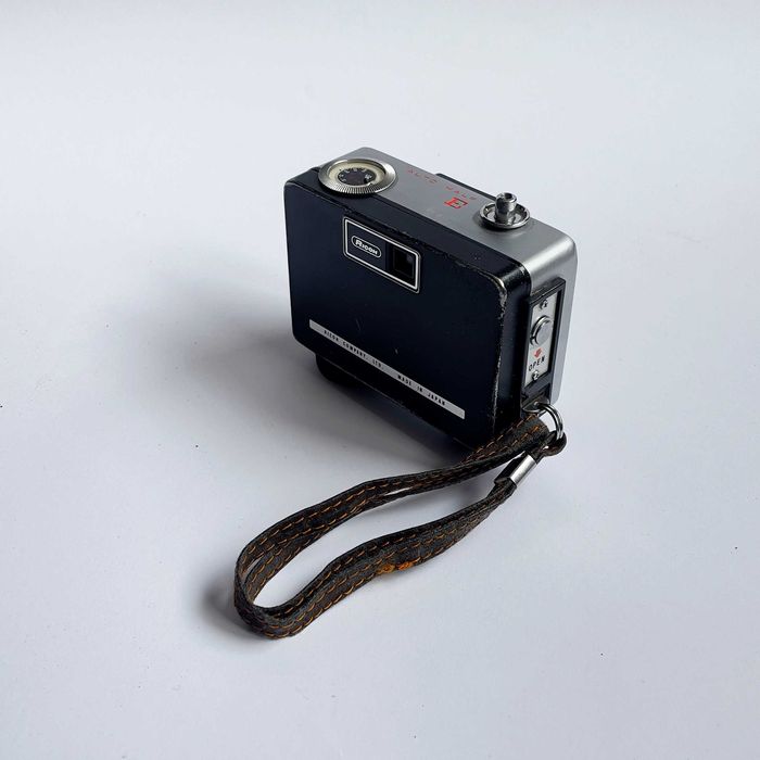 Ricoh Auto Half E – винтидж half-frame 35mm фотоапарат