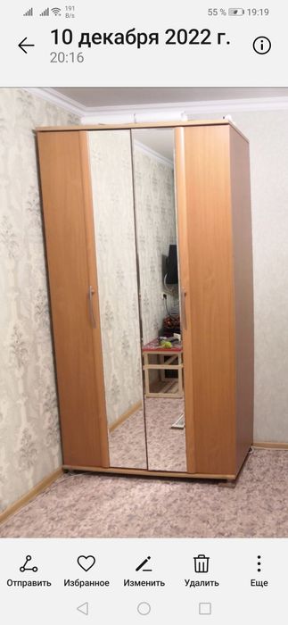 Плательный шкаф цвета орех