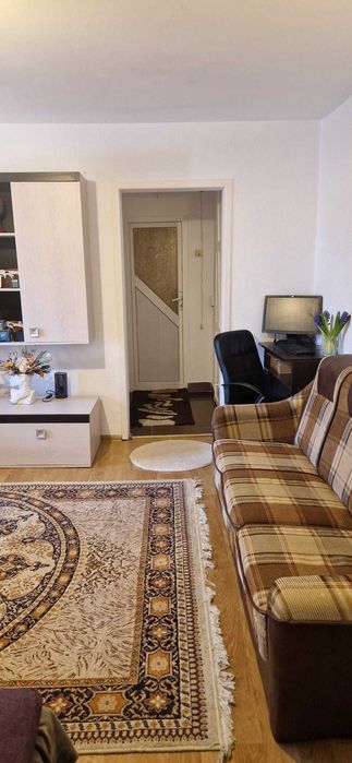 Apartament 2 camere de vânzare – Găești | Etaj 3 | Renovat | Centrală proprie