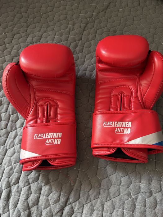 Боксерские перчатки clinch красные оригинал