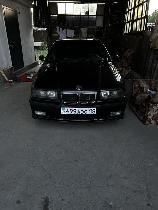 Продам машину BMW 320