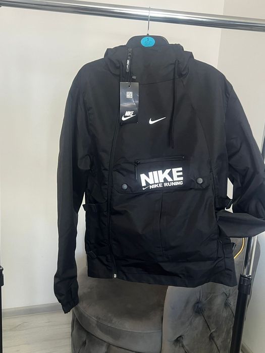 Jacheta Nike de primăvară