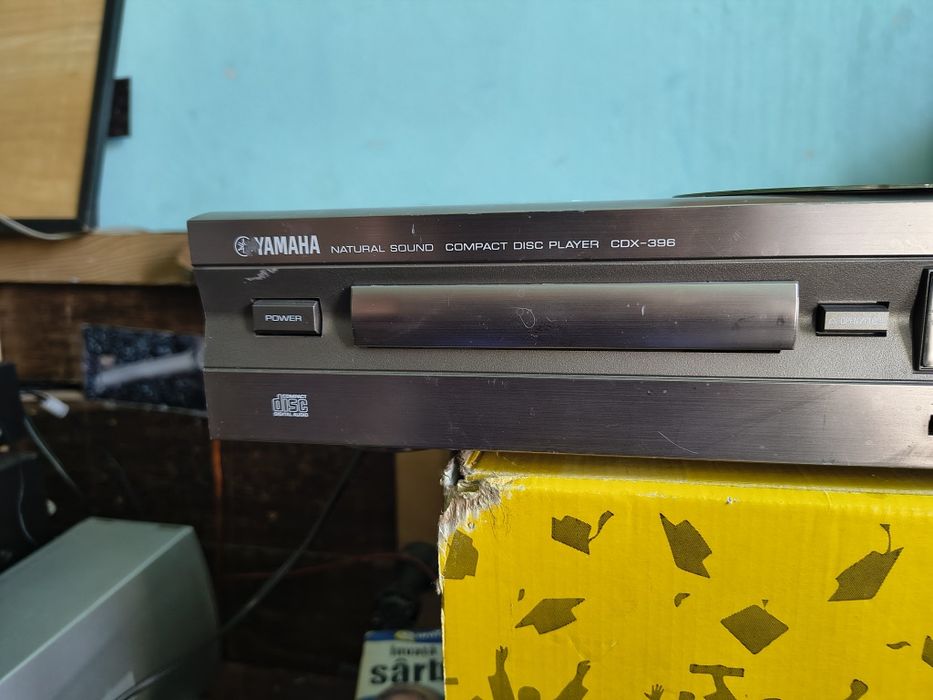 Yamaha. Cd player