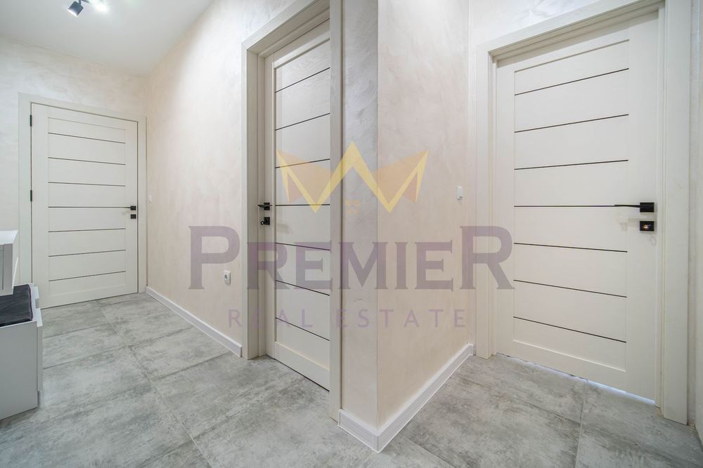 Продава се Тристаен апартамент в Варна, Възраждане 3 - 89 кв.м за 2012 €/кв.м - Снимка #9