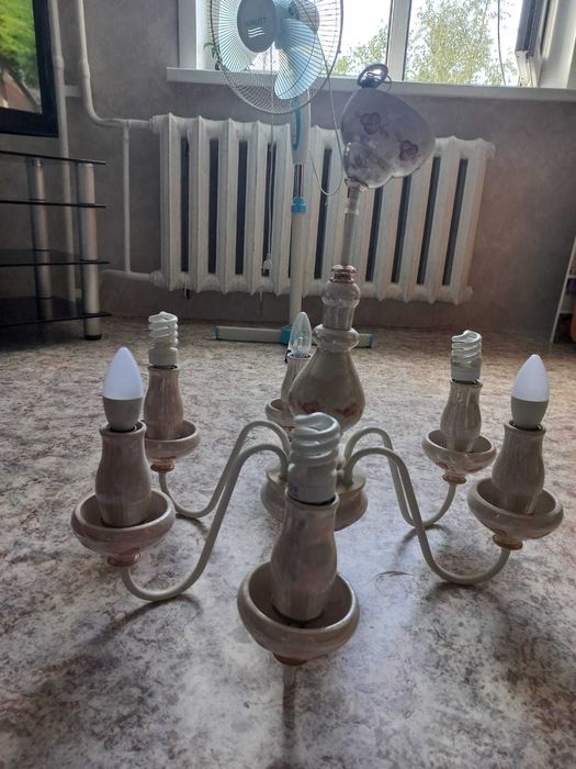 Люстра с шестью плафонами