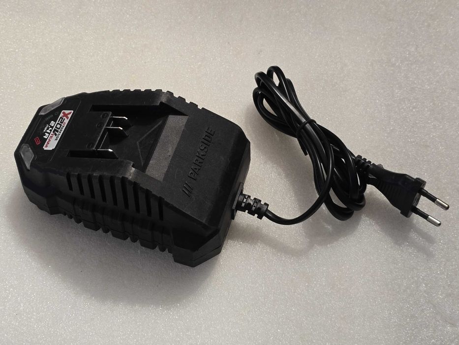 Incarcator Parkside seria X20V Team, PLG 20 C1, 21,5V - 2.4A 51,6W