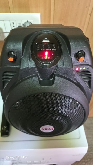 Vând boxă Akai bluetooth / stick usb