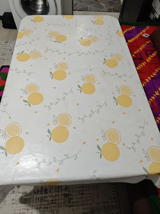 Продам стол в хорошем состоянии.