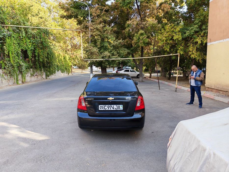 Ласетти жентра сотилади