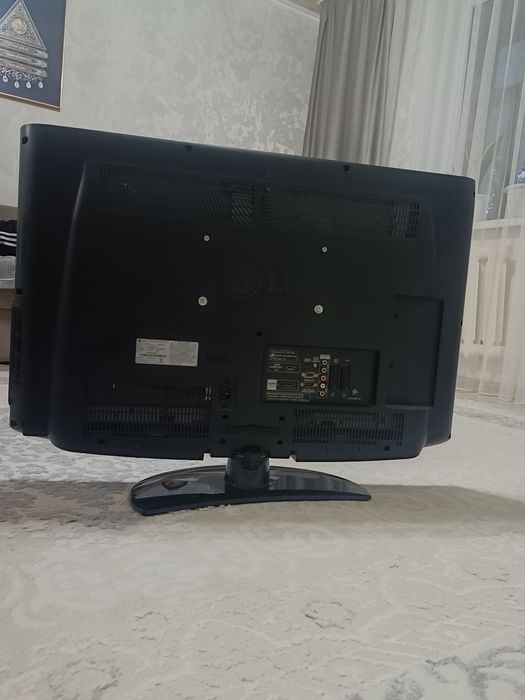 Телевизор LG (32 дюйма, HD Ready)