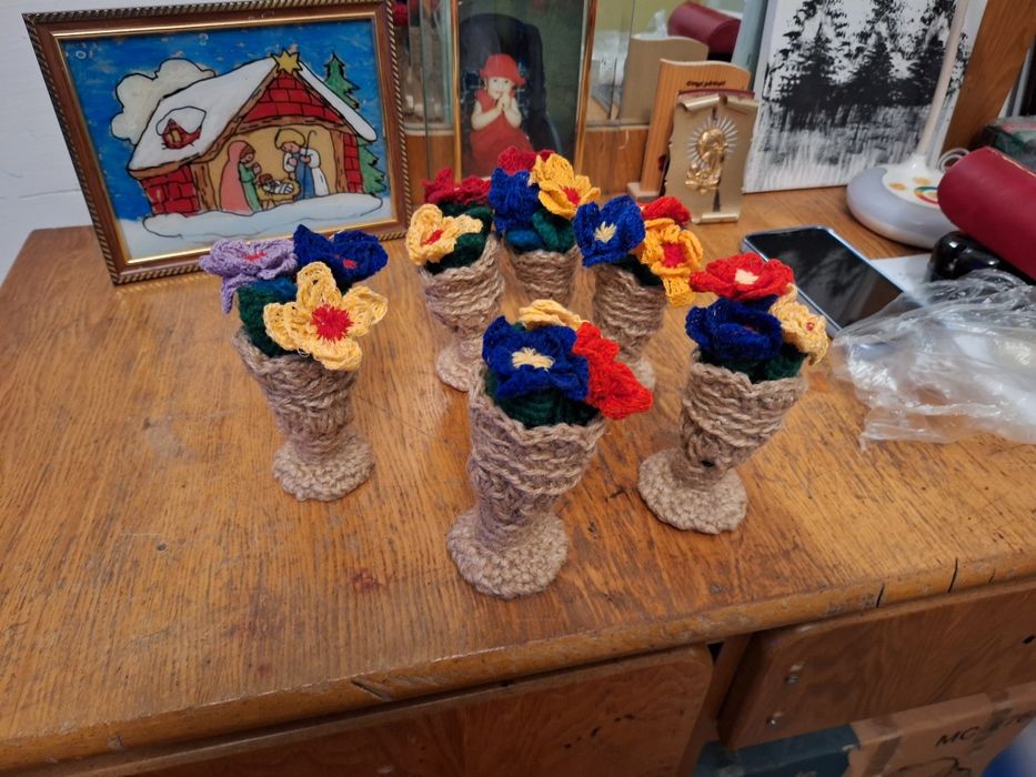 Flori cu vaza croșetat manual