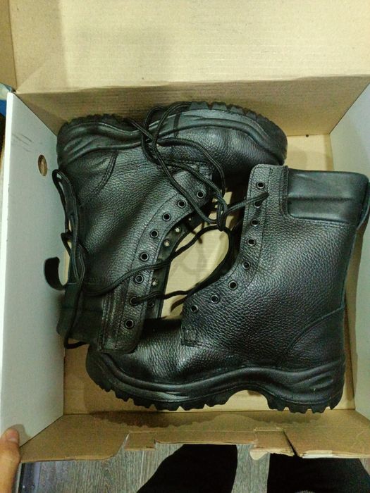 Продаю зимние ботинки рабочие новые