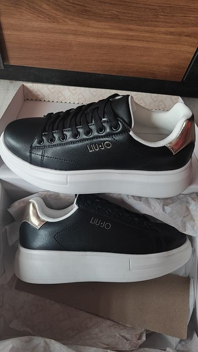 Нови сникърси Liu Jo