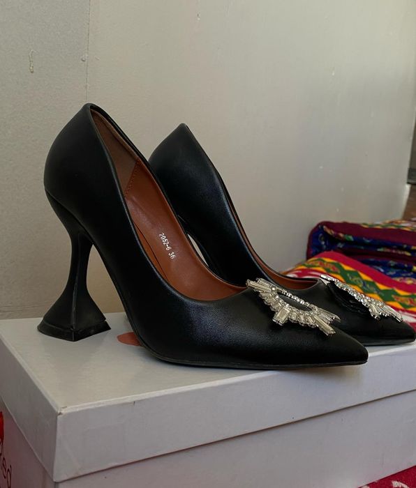 Продаётся одежда и Туфли