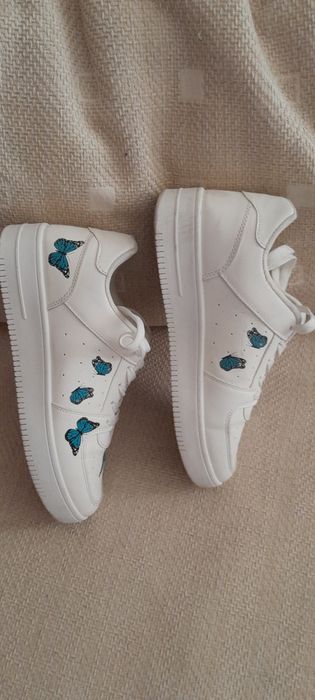 Спортни обувки бели