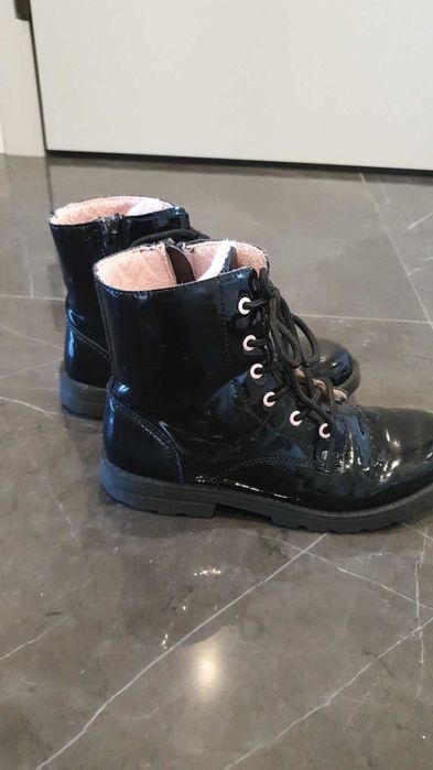 Детски лачени боти