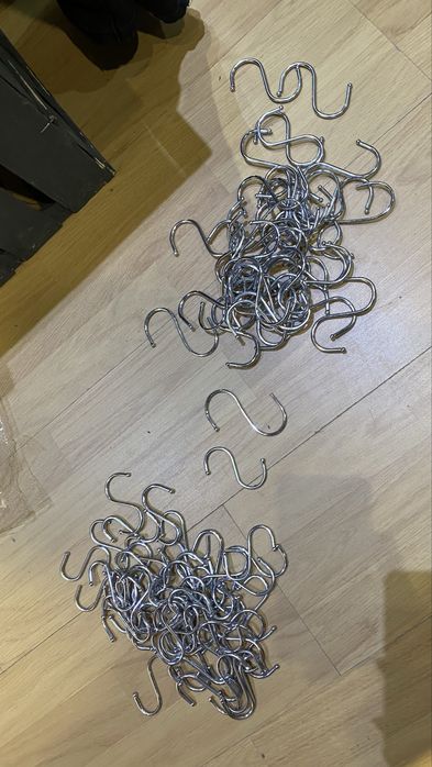 Carlige metalice in forma de S