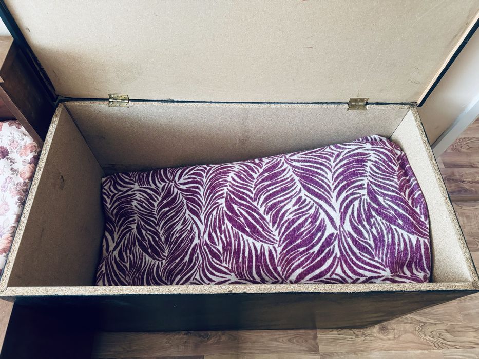 Голяма ракла за съхранение и Килим