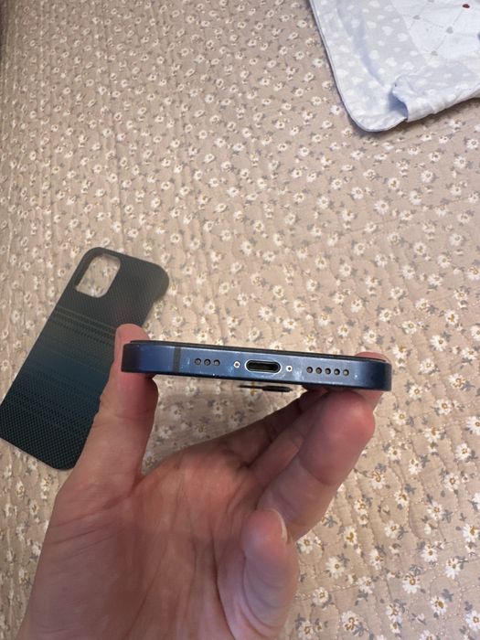 Продам Айфон 12 128