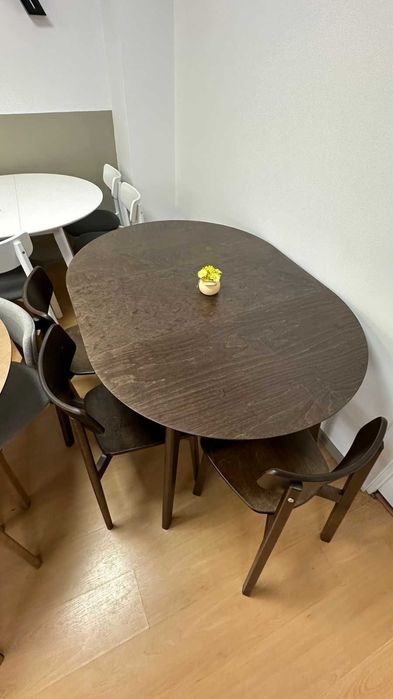 Деревянный стол с витрины со скидкой