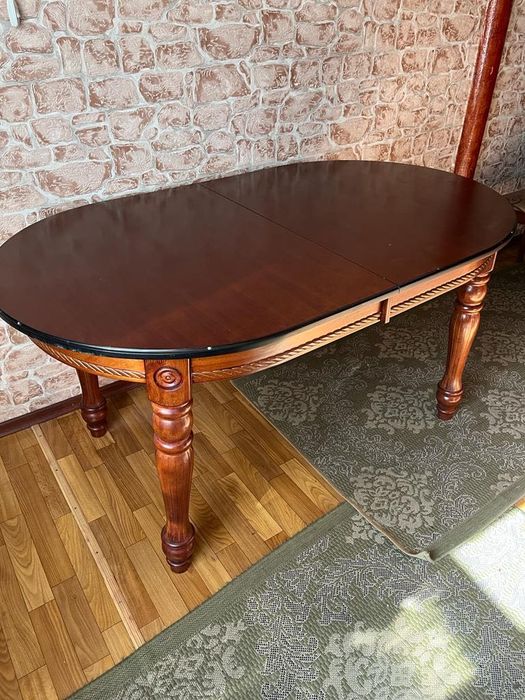 Продам обеденный стол Малайзия