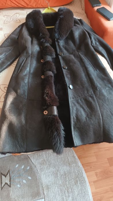 Vând haină de blana lungă cu guler sal