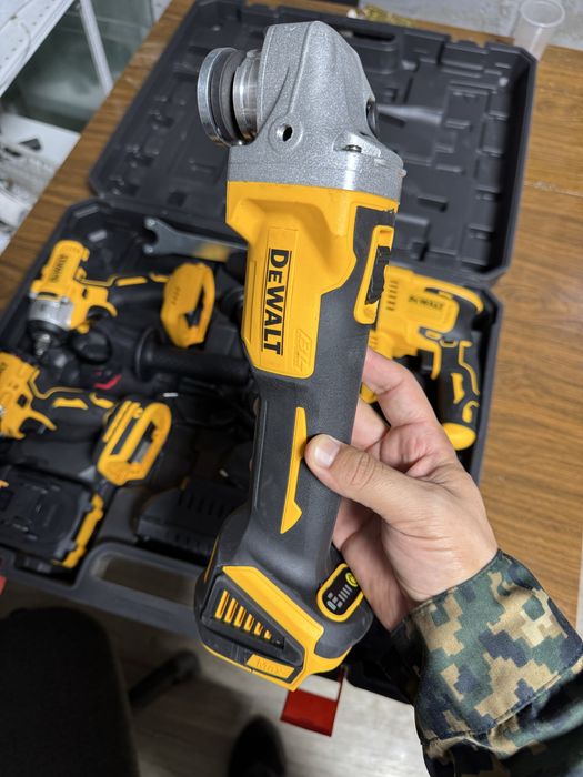 Абсолютно новый набор Dewalt