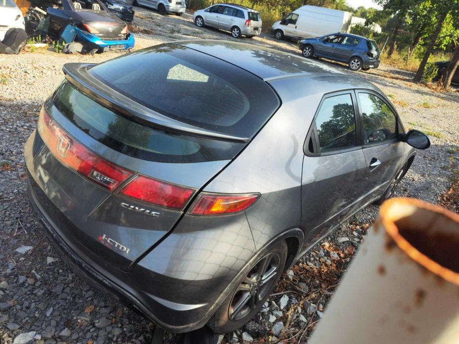 Honda Civic 8th десен волан 2.2 дизел на части