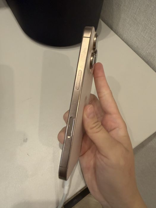 iphone   16 pro