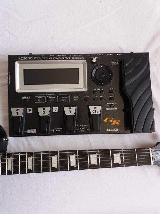 Vind sintetizator pentru chitară Roland Gr-55.