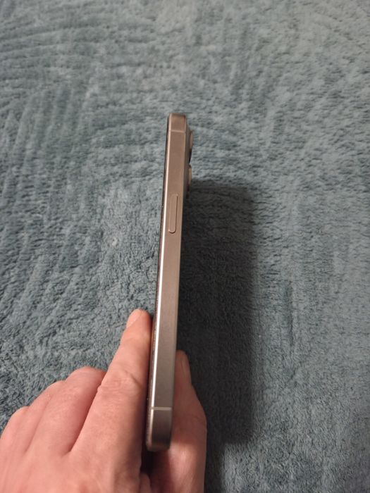 Iphon 15pro 128 titan
