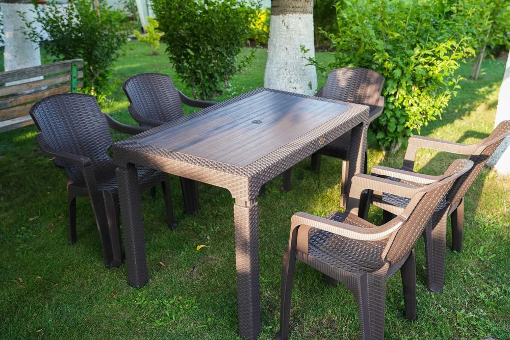 Висококачествен градински комплект от маса 140х80см. и 6 стола пвц