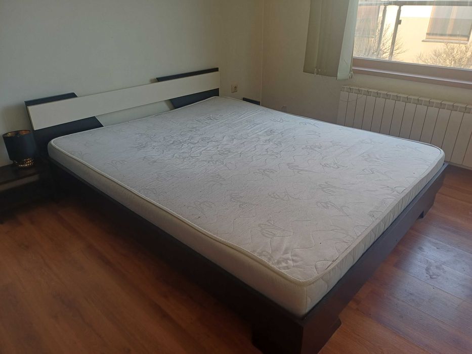 Продавам комплект за спалня: гардероб, легло комплект , нощни шкафчета