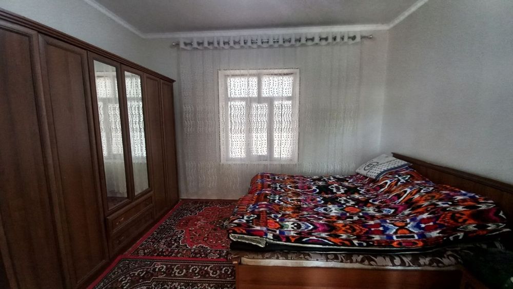 Uy (hovli) sotiladi srochni