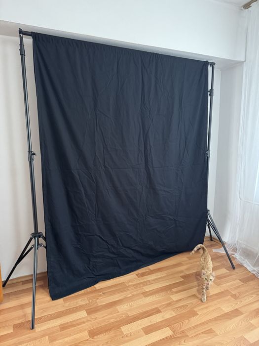 Очень недорого. Продаем переносной держатель фонов