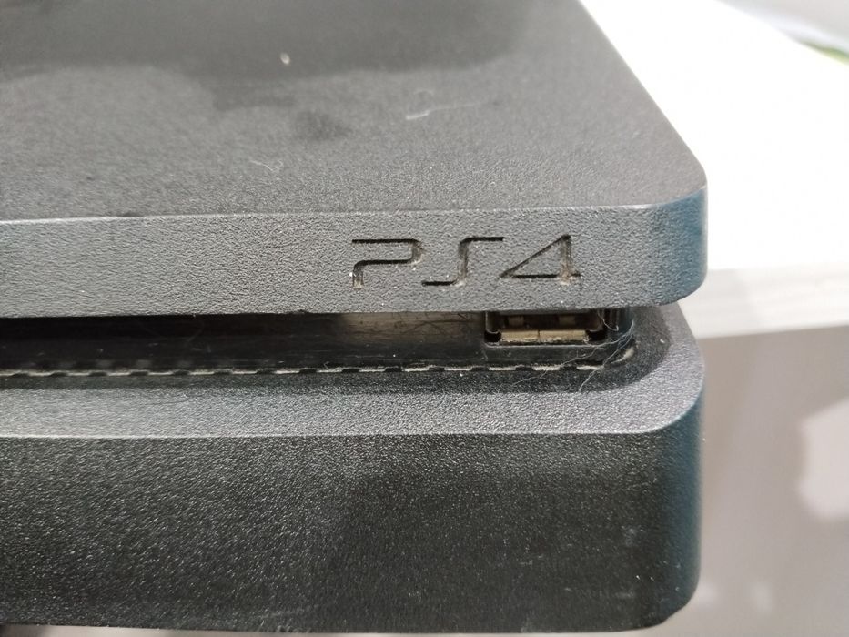 Продаю PS4 Slim 1 ТБ