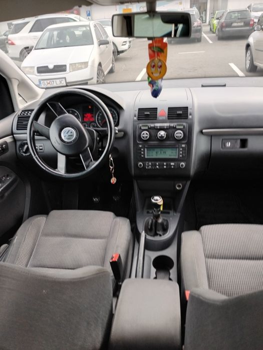 Vând Volkswagen Touran