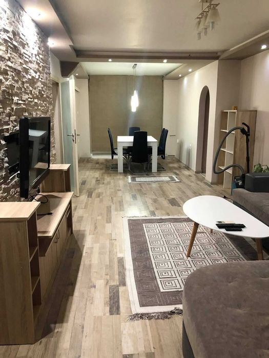 Дава се под наем Тристаен апартамент в Пловдив, Младежки Хълм - 120 кв.м за 400 € - Снимка #2