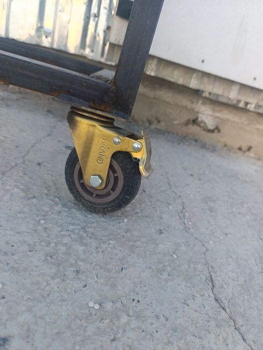 Stellaj vitrina klyonka uchun