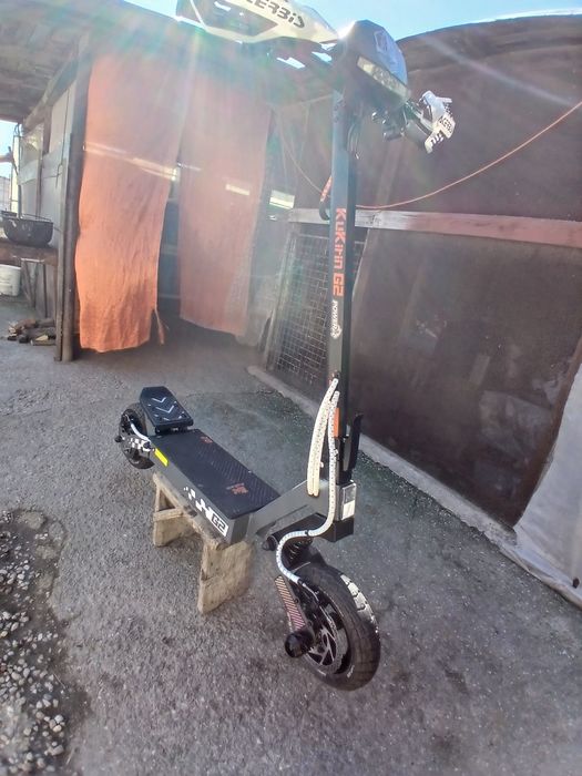 Vând trotineta electrica kukirin g2