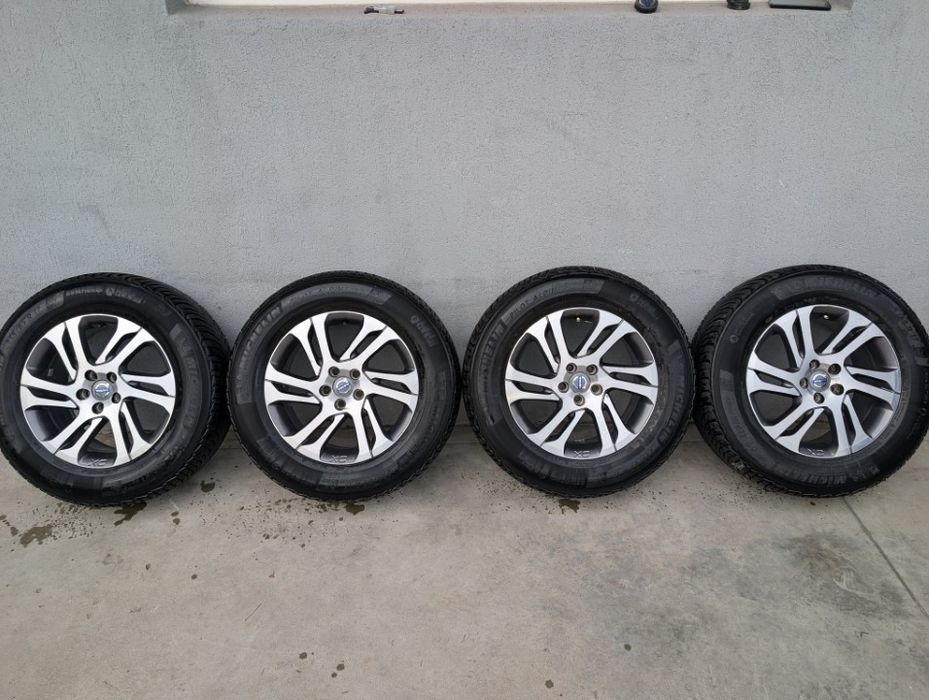 Jante VALDER 17 Volvo XC60 XC70 S60 V60 S80 V70 anvelope 235/65R17 Michelin 31302112