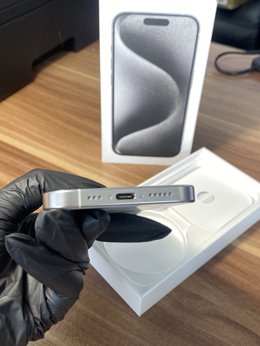 iPhone 15 Pro• 128 GB • White Titanium