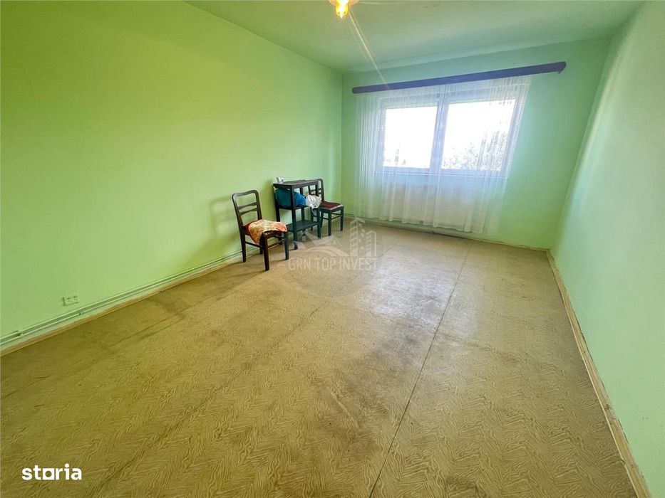 Apartament 2 camere decomandat balcon pivnita zona Vasile Aaron