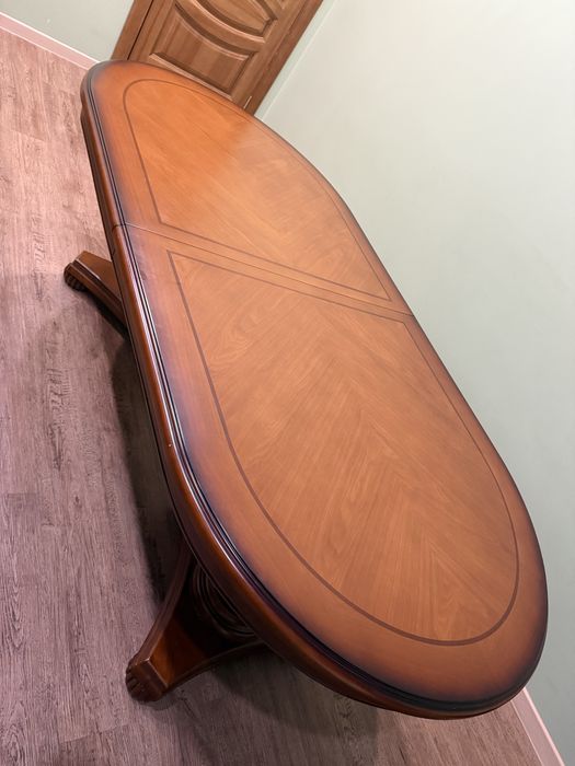 Продам обеденный стол